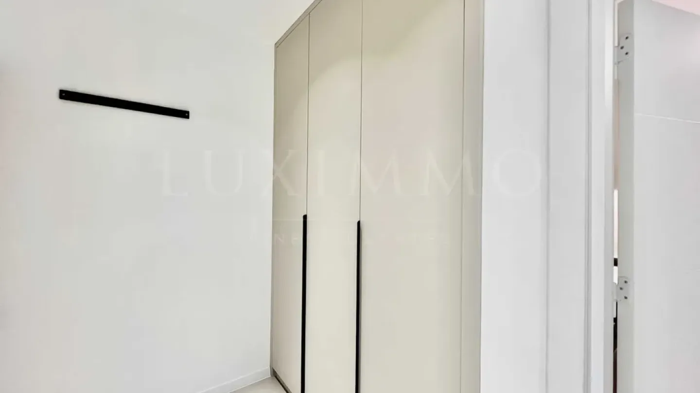 Stylish One-Bedroom Apartment Near Paradise Mall, Sofia - Image 3