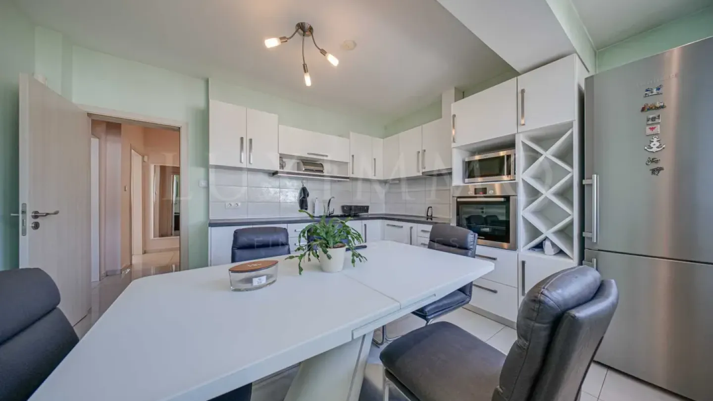 Spacious & Bright Lozenets Apartment with Garage - Fully Furnished - Image 1