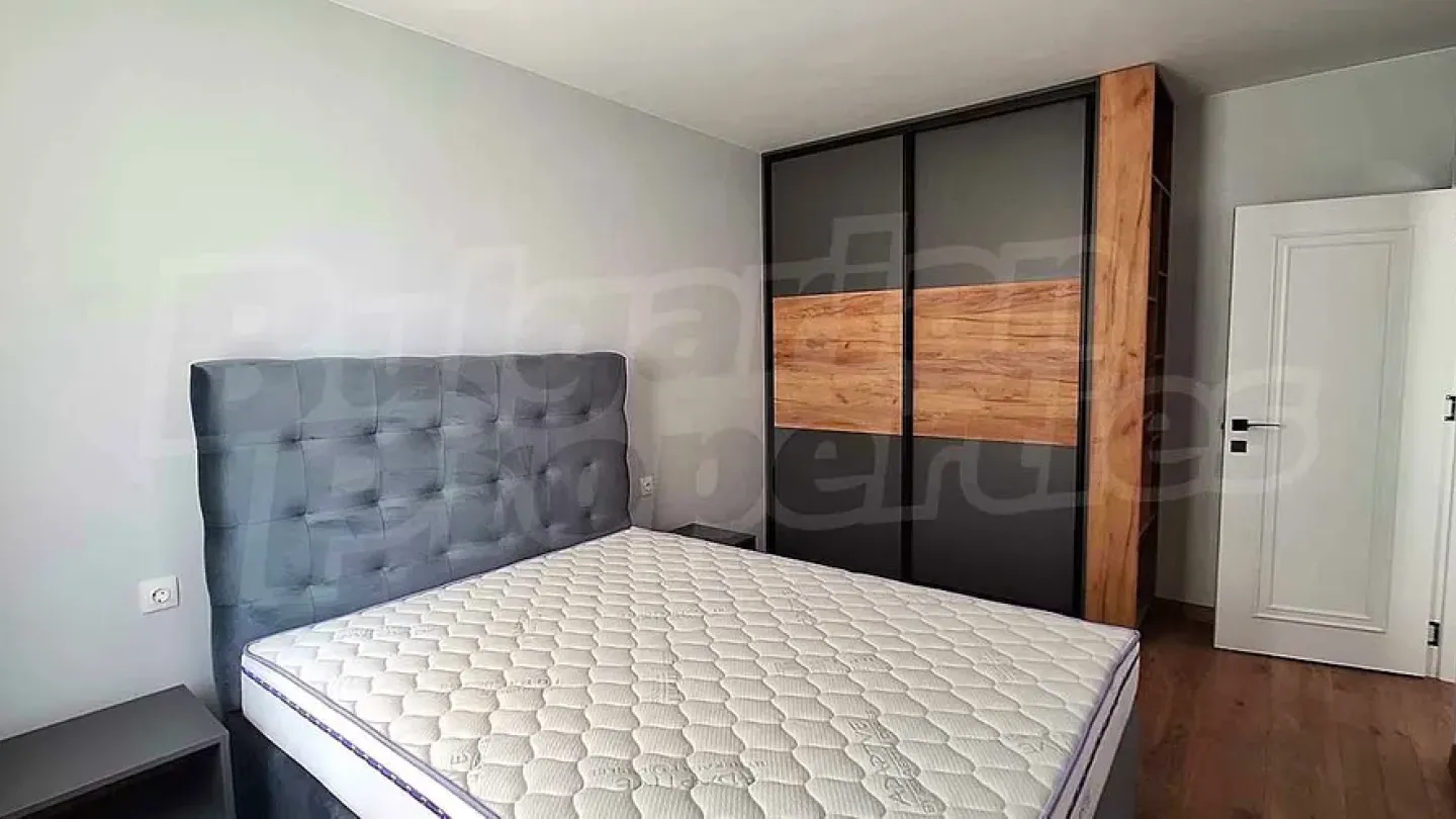 Spacious, Fully Furnished Apartment with Parking in Plovdiv - Image 5
