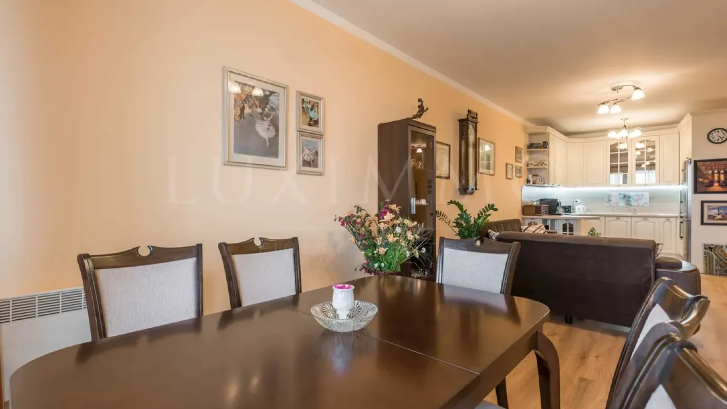Sea Garden Varna: Luxurious 1-Bedroom Apartment with Sea View - Image 3