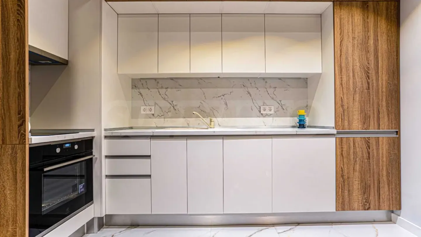 Stylish One-Bedroom Apartment in Plovdiv's Hristo Smirnenski - Image 3