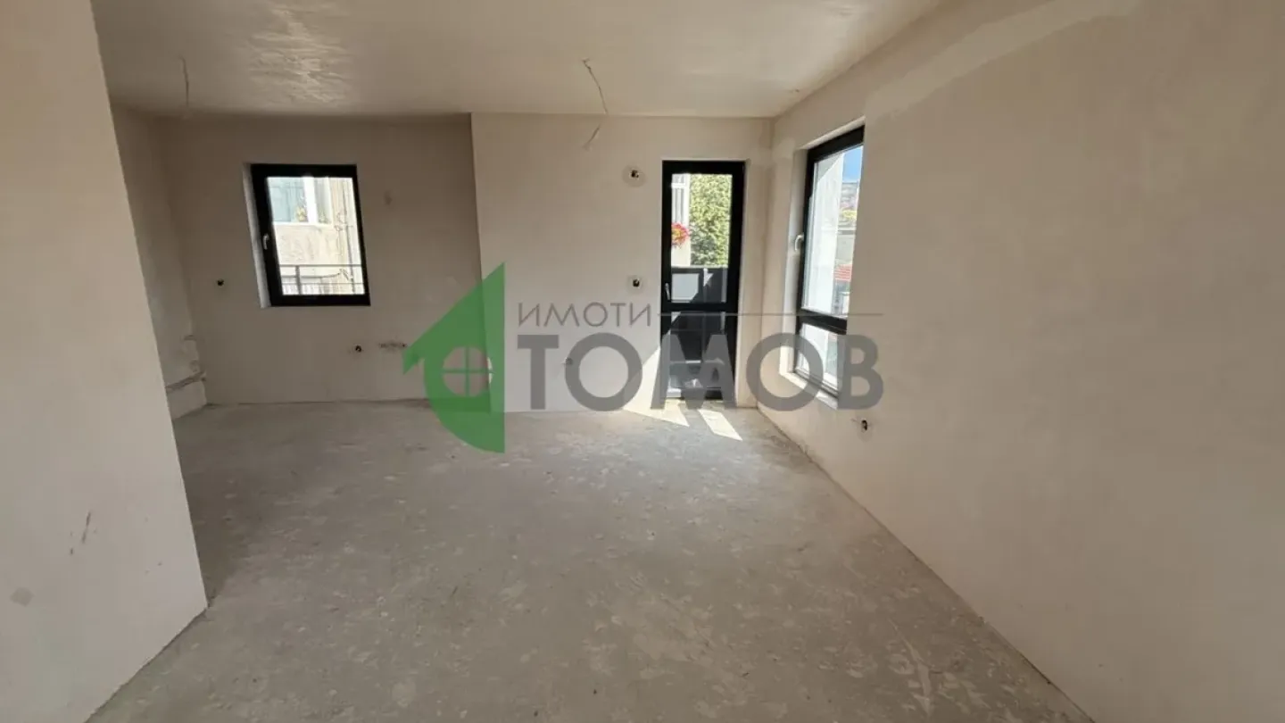 Spacious 3-Bedroom Apartment Near Park in Stara Zagora - Image 1
