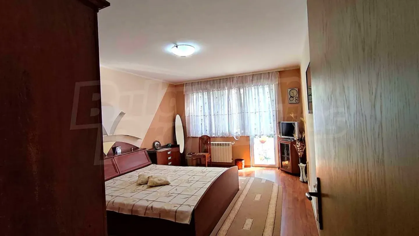 Spacious Two-Bedroom Apartment in Old Town, Stara Zagora - Image 1