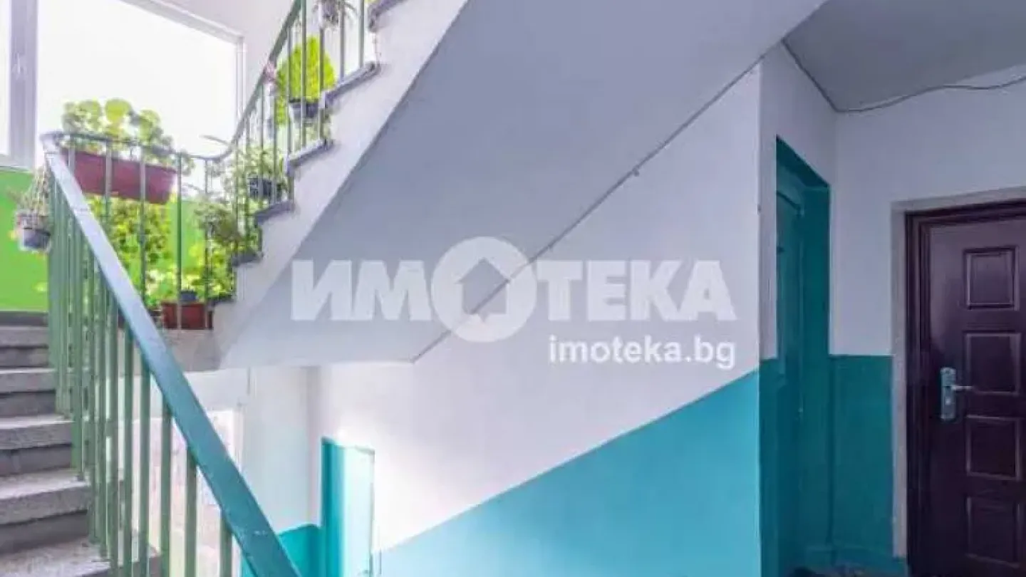 Spacious Fully Furnished Three-Bedroom Apartment for Sale in Varna's Mladezha District - Image 2