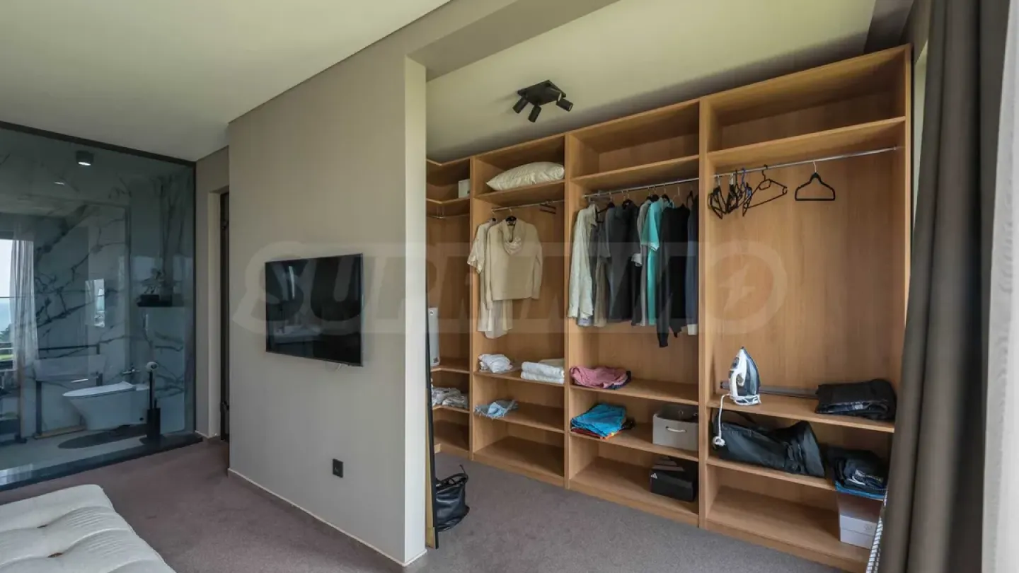 Spacious, Fully Furnished Apartment with Sea View Terrace - Image 3