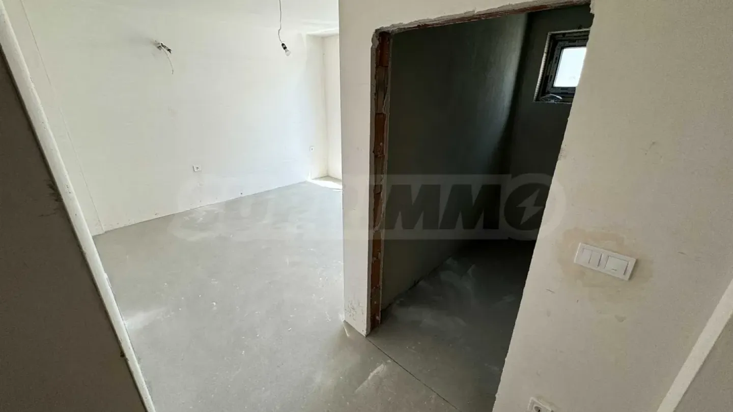 Spacious Three-Bedroom Apartment with Sea View in Varna - Image 5