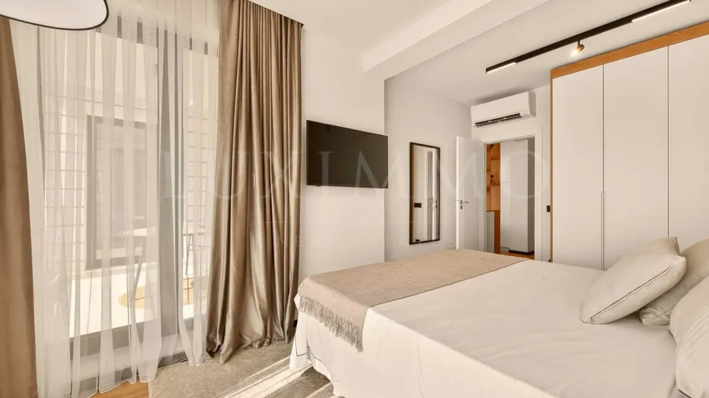 Spacious, Fully Furnished Apartment in Varna's Saltanat Complex - Image 2