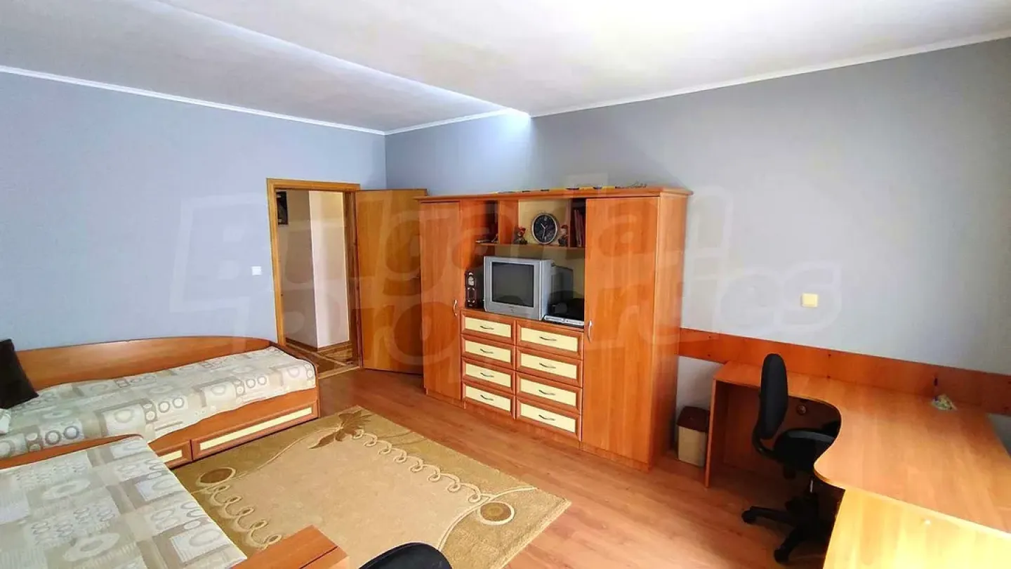 Spacious Two-Bedroom Apartment in Old Town, Stara Zagora - Image 4