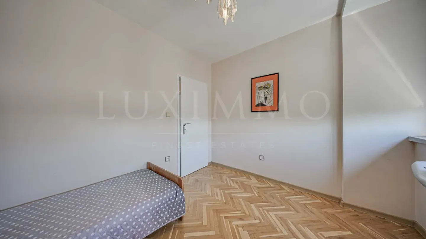 Spacious, Fully Furnished Apartment with Stunning City Views - Image 3
