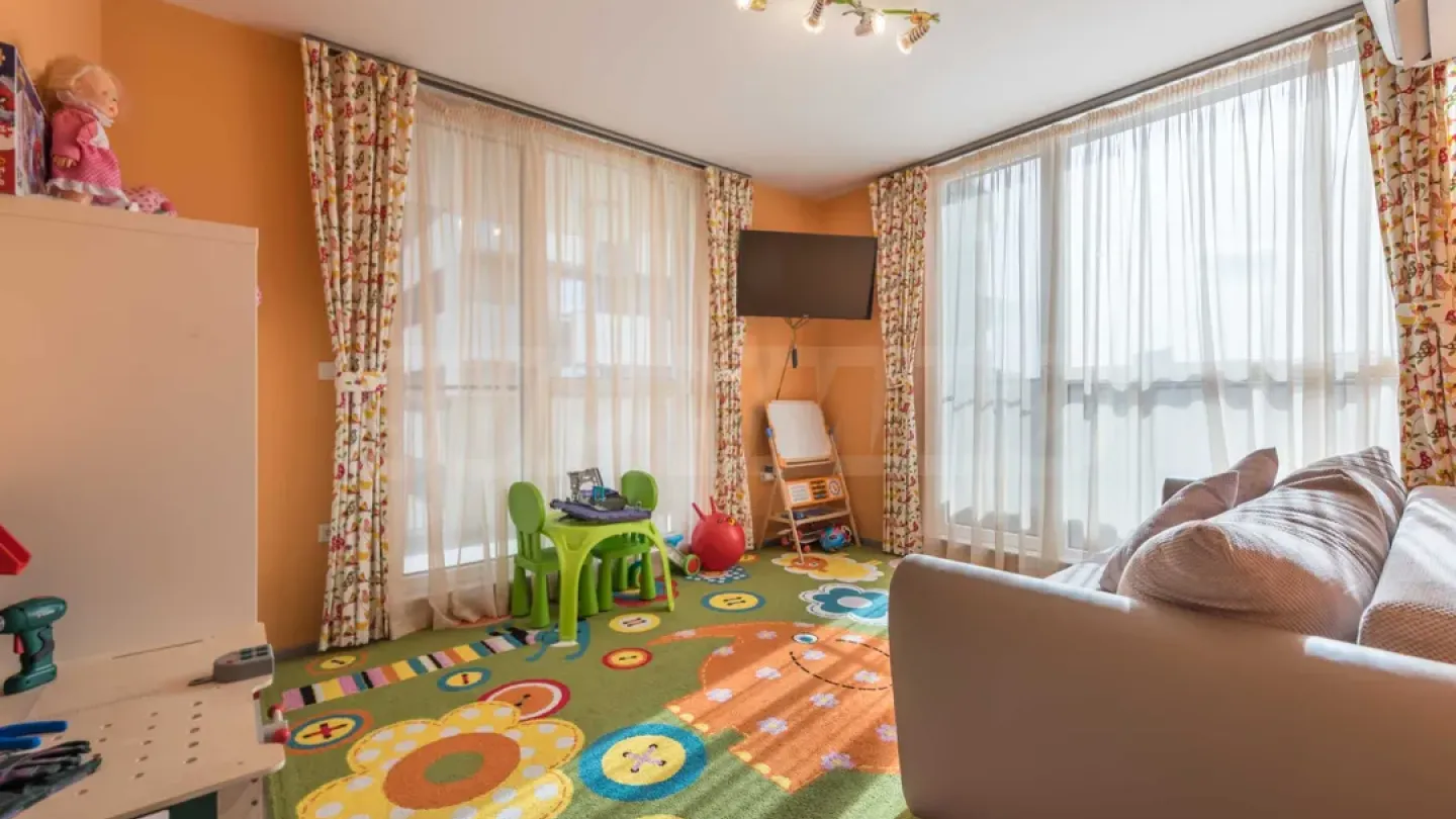 Spacious 3-Bedroom Apartment with Parking Near Grand Mall, Varna - Image 4