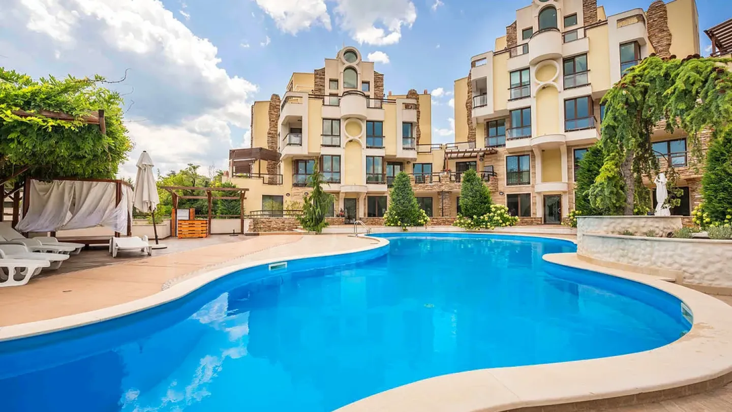 Spacious 3-Bedroom Luxury Apartment with Pool in Varna, Bulgaria - Image 4