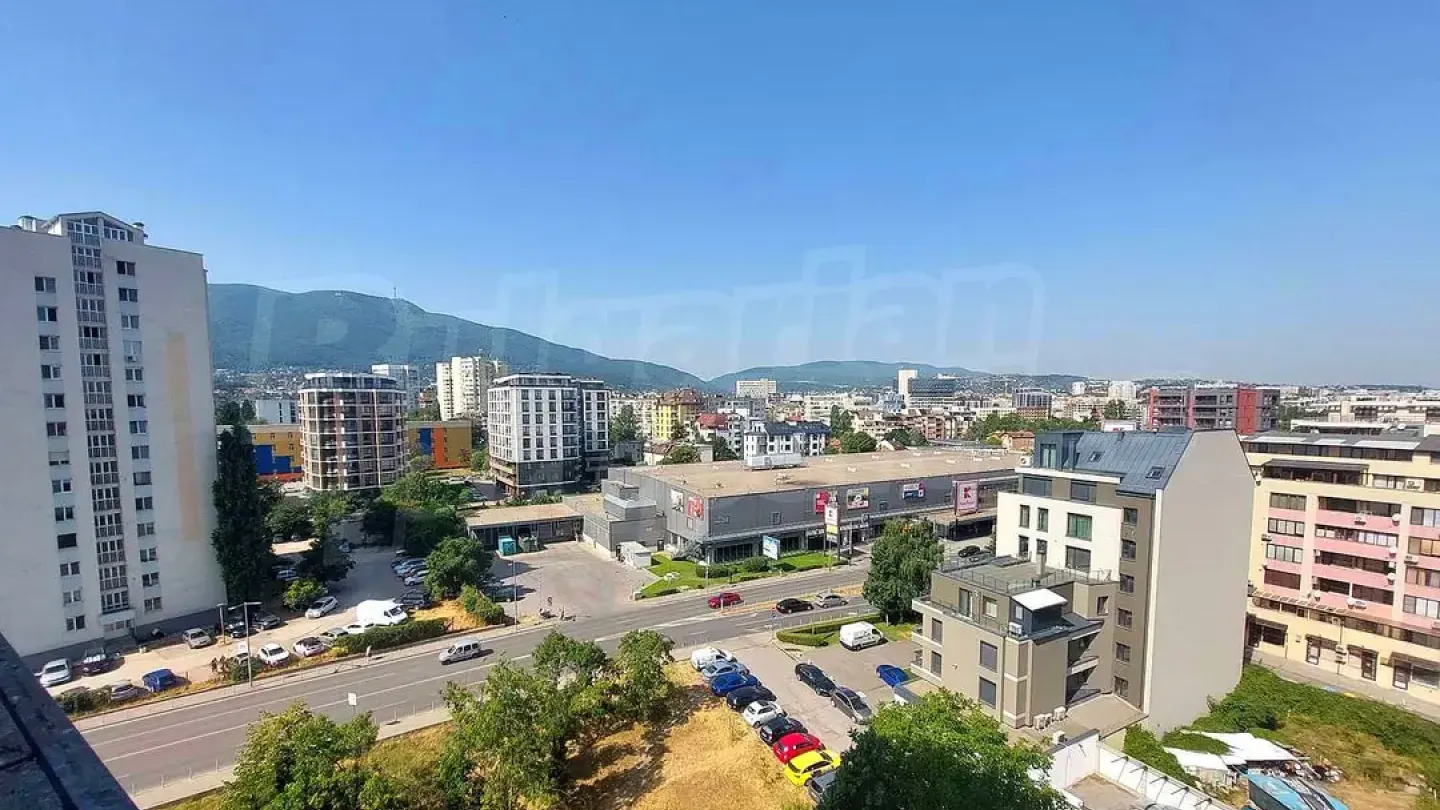 Spacious 2-Bed Apartment with Stunning Views in Sofia - Image 4