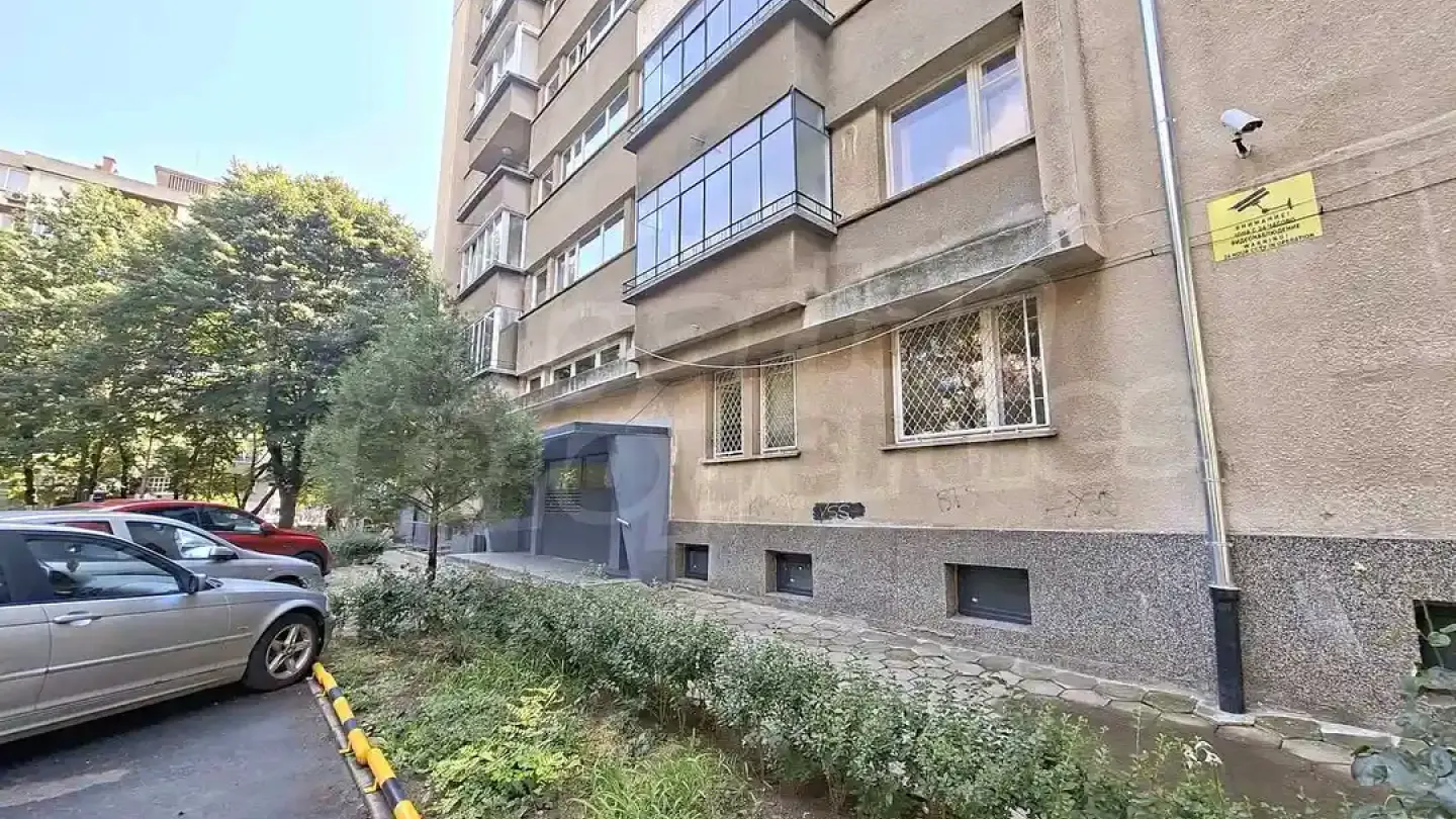 Renovated 1-Bedroom Apartment Near Lion Bridge Metro, Sofia - Image 1