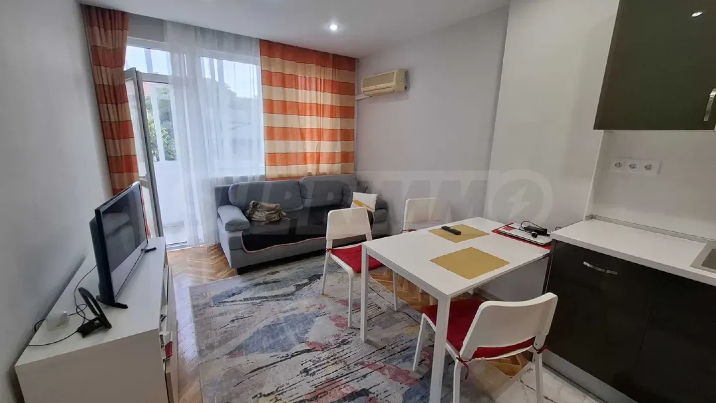 Bright 3-Bedroom Apartment in Varna's Greek Quarter - Fully Furnished - Image 5