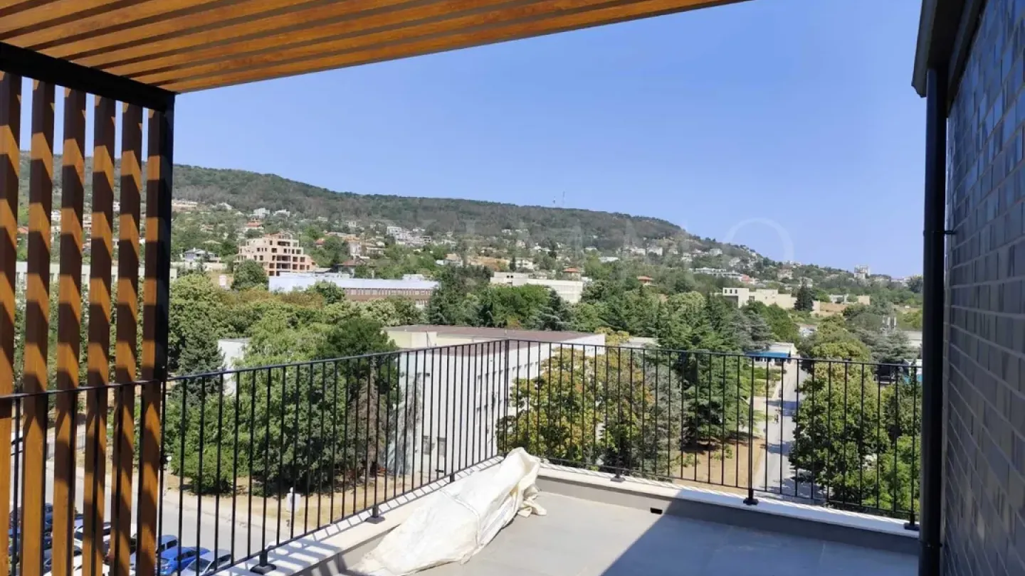 Spacious Penthouse with Terraces in Varna's Izgrev - Image 1