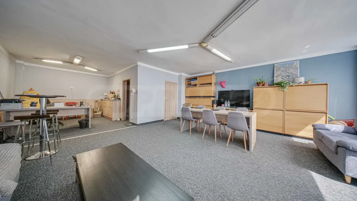 Spacious 3-Bedroom Apartment near "Marinel" Hotel - Sofia - Image 2