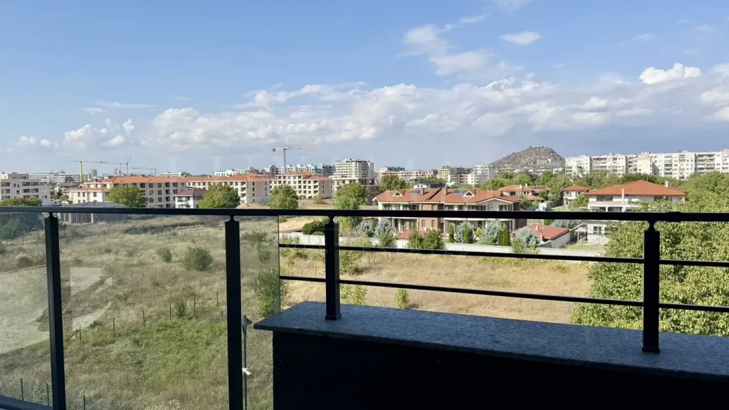 Panoramic Rhodope Views: Luxurious Plovdiv Apartment - Image 3
