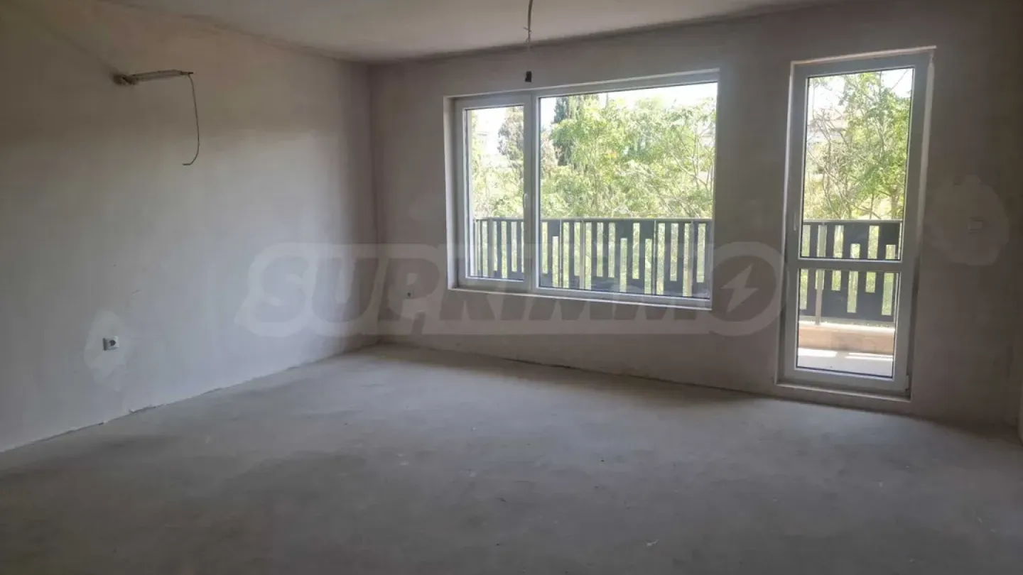 Spacious Apartment Near Varna Cathedral for Sale - Image 1