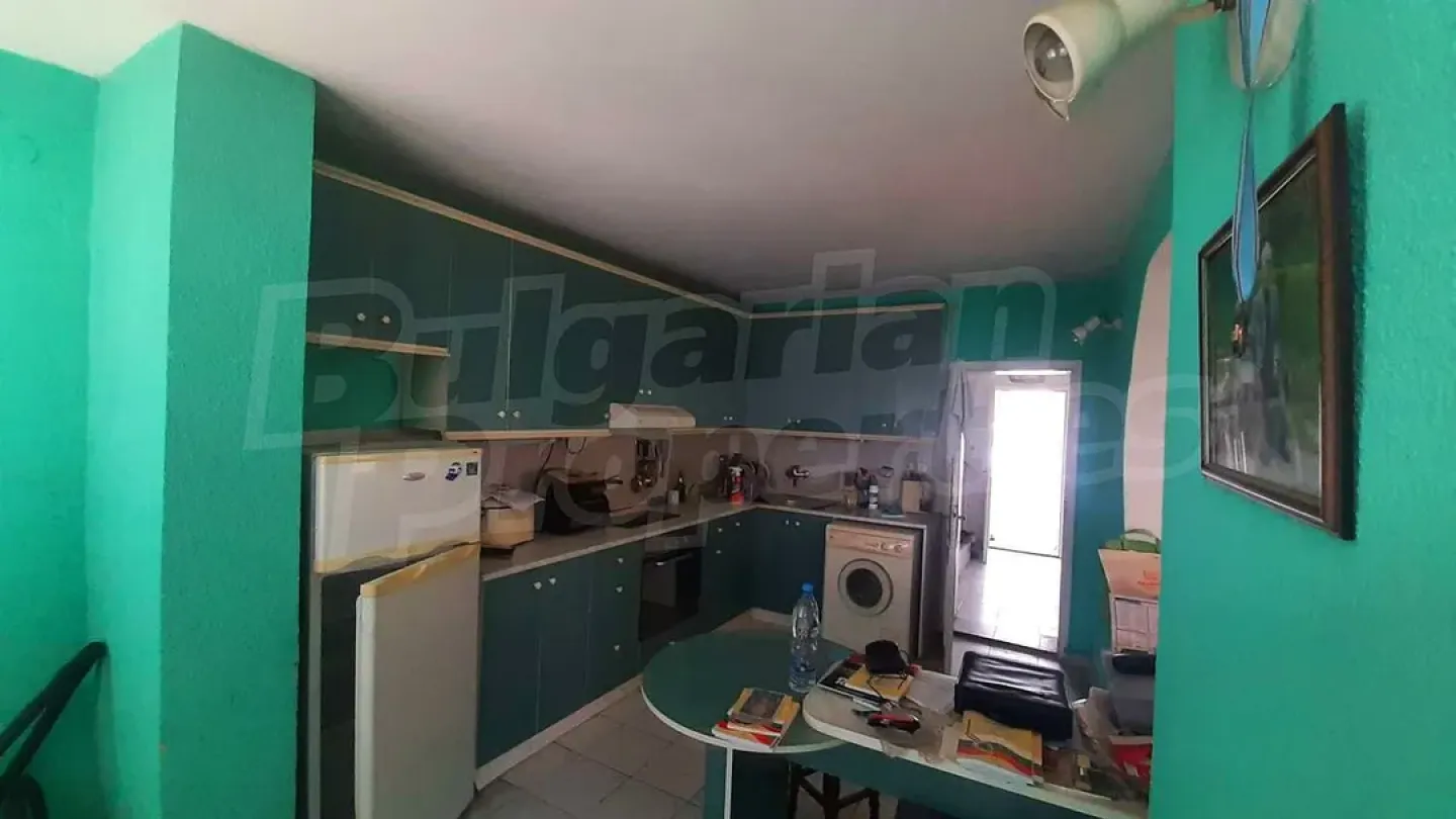 Spacious Maisonette with Sea Views & Commercial Space in Varna - Image 2