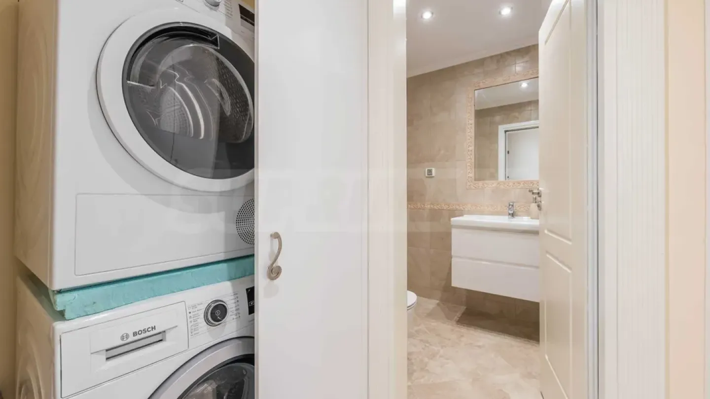 Spacious, Fully Furnished Apartment in Varna's Heart. - Image 1