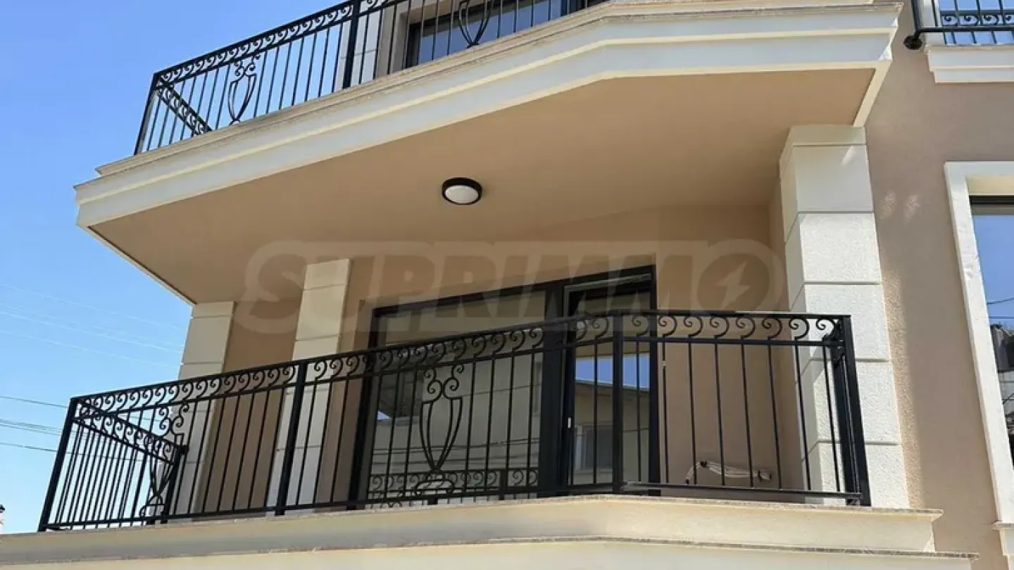 Elegant 1-Bedroom Apartment in Plovdiv's Heart - Image 2