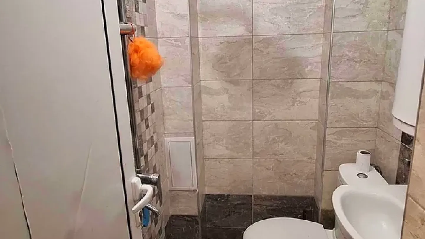 Spacious One-Bedroom Apartment in Varna Center - Act 16 - Image 4