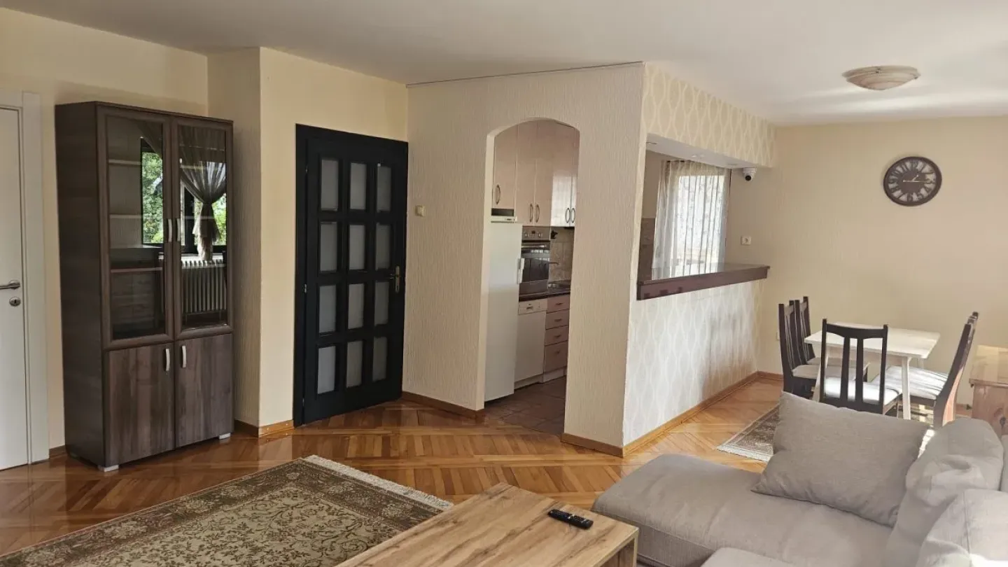 Spacious 5BR Apartment with Internet & Surveillance in Belgrade - Image 2