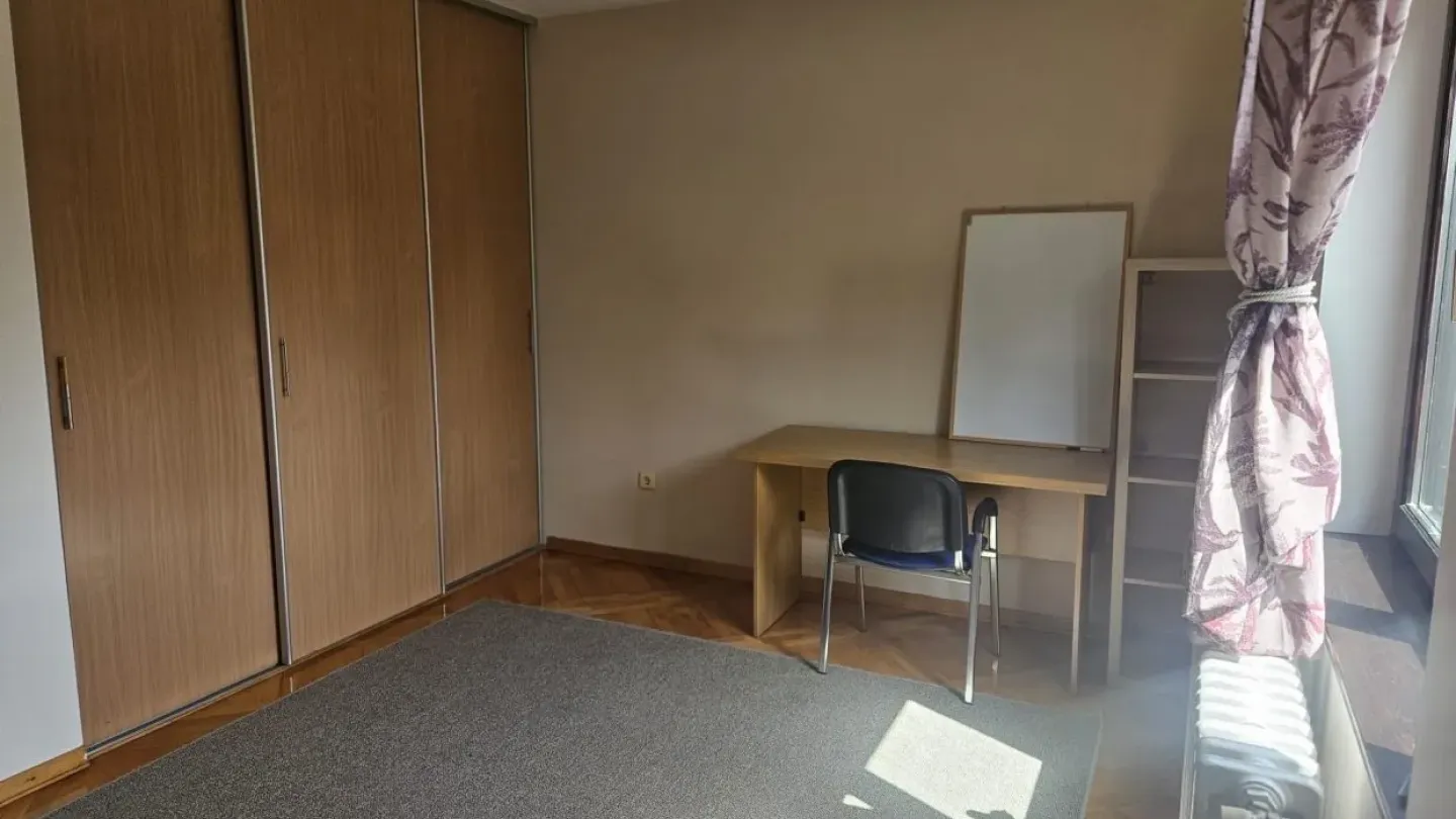 Spacious 5BR Apartment with Internet & Surveillance in Belgrade - Image 4