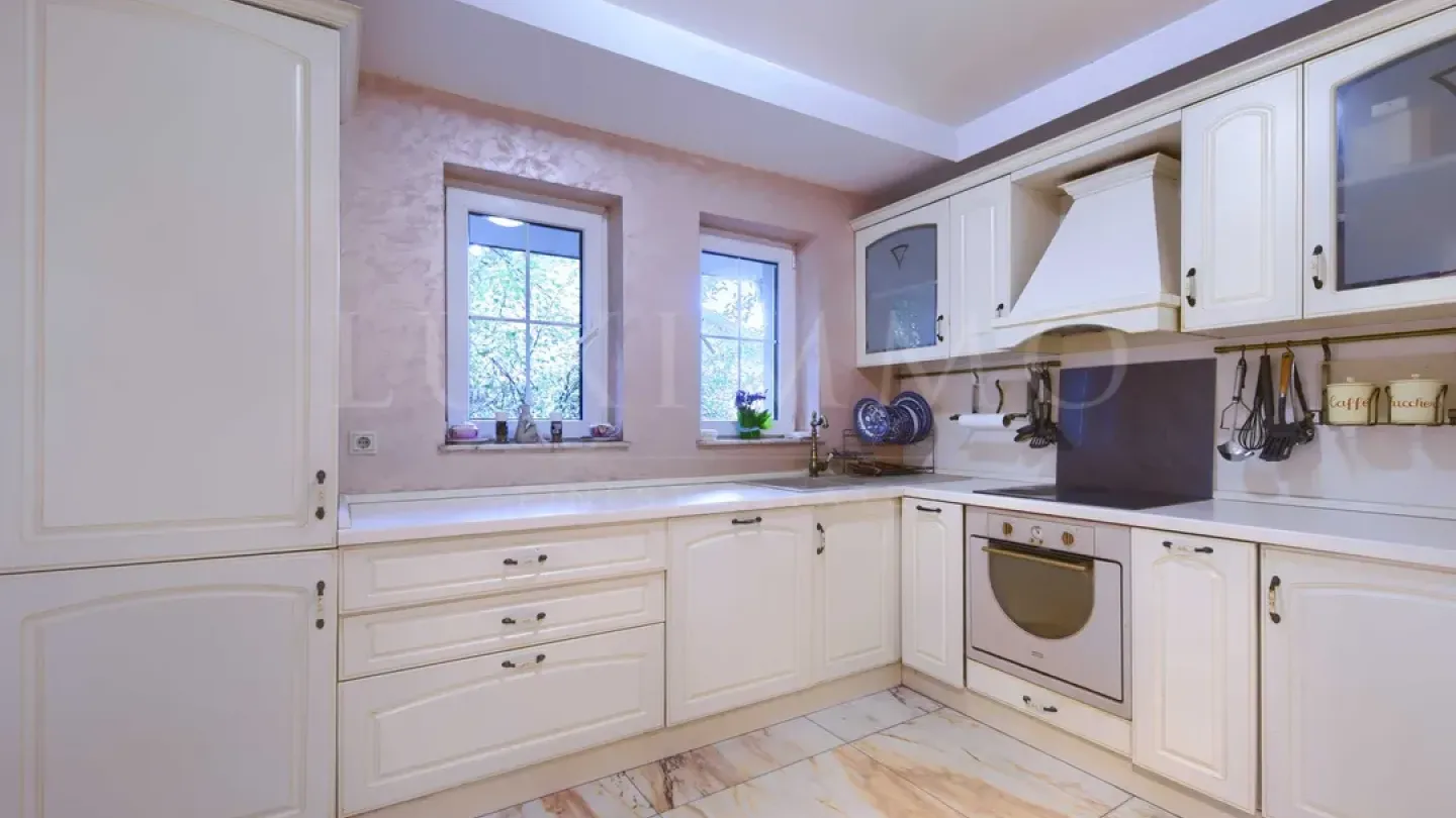 Luxury Sofia Residence: Boyana Estate with Stunning Features - Image 1