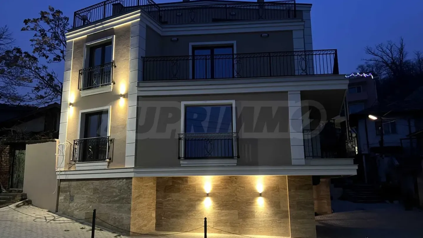 Elegant 1-Bedroom Apartment in Plovdiv's Heart - Image 4