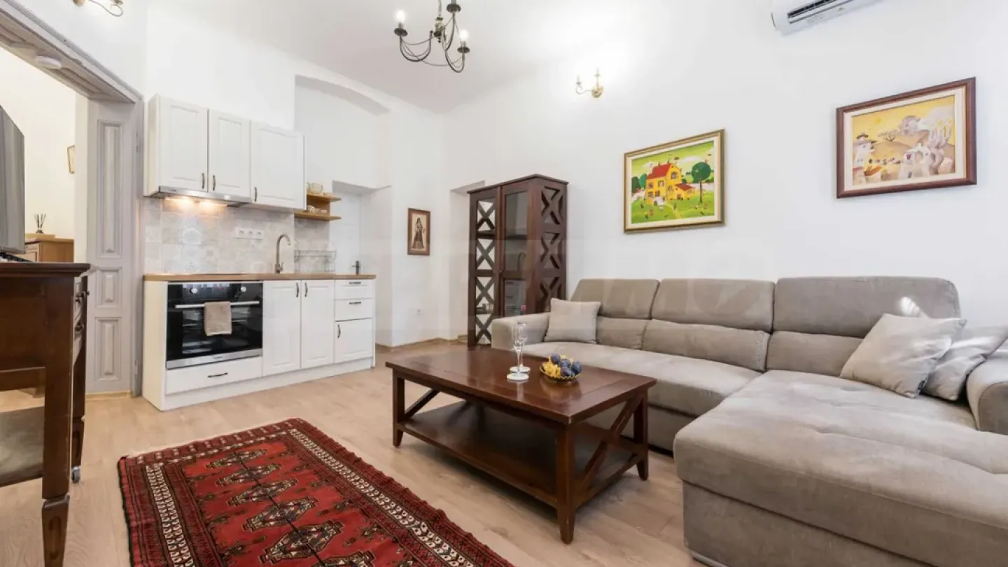 Spacious, Renovated Apartment in Varna's "Greek Quarter" - 3B/2B - Image 5
