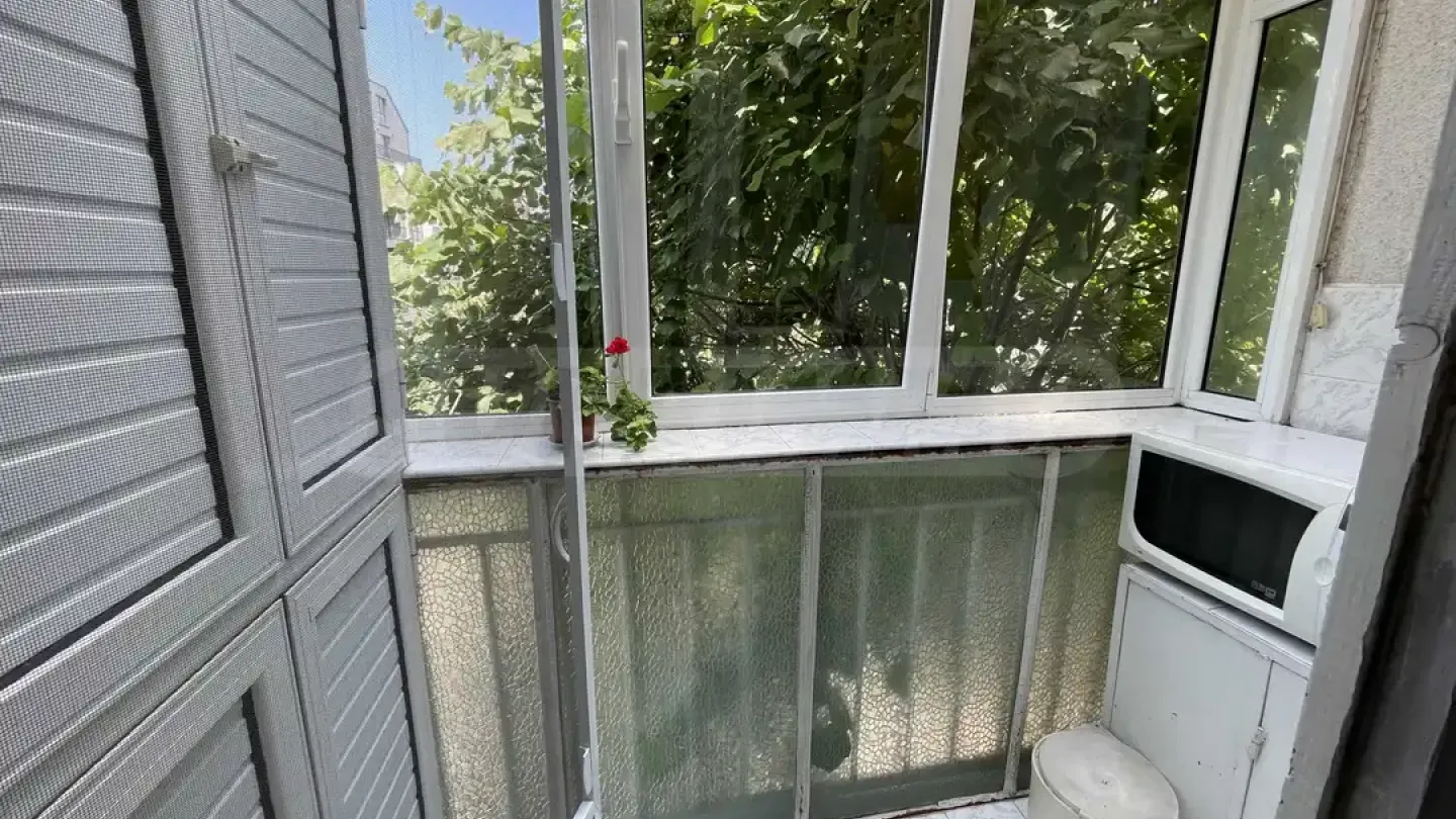 Spacious Varna Apartment with Garage & Terrace - Image 5