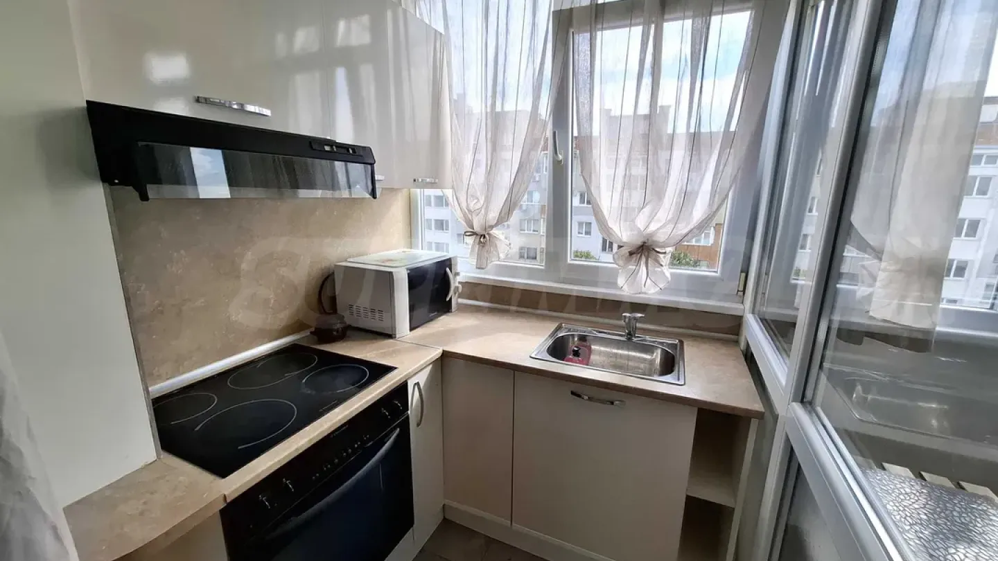 Bright 2-Bedroom Apartment Near Varna City Center - Image 3