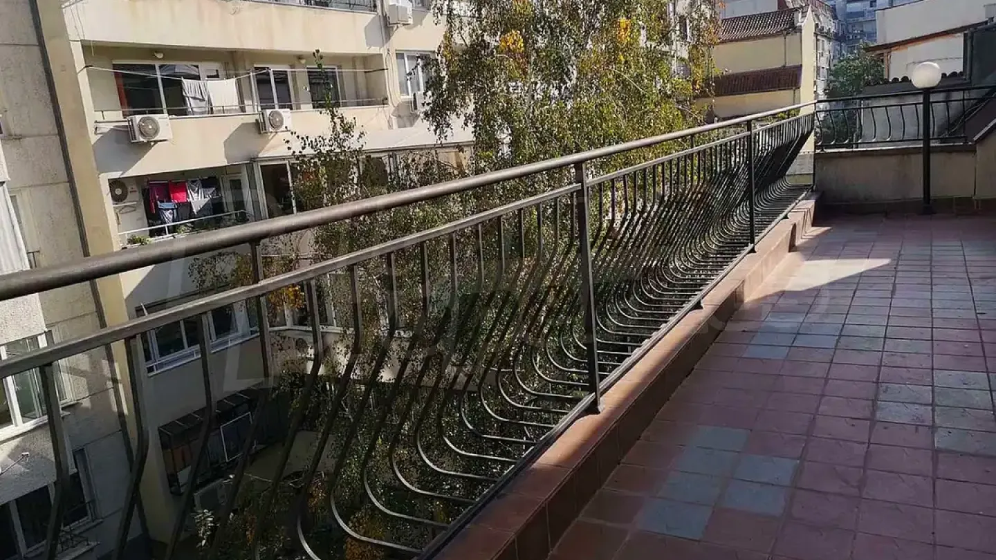 Spacious Duplex Apartment in Varna Near Hospital & University - Image 3