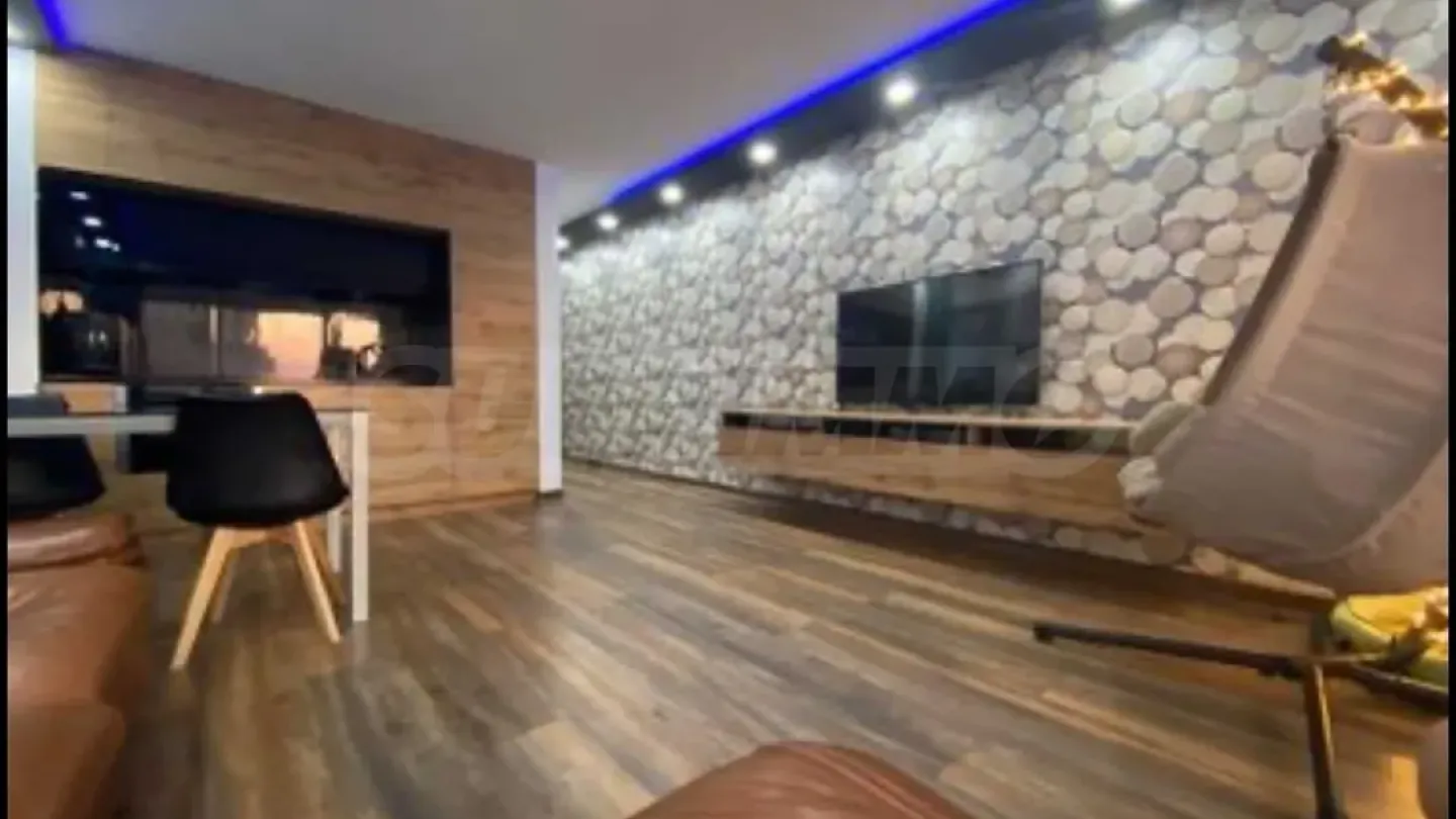 Stylish 3-Bedroom Apartment in Varna's Pchelina District - Image 5