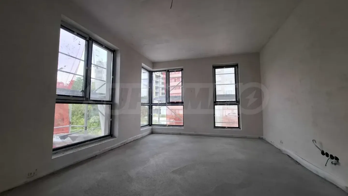 Modern 2-Bedroom Apartment Near Retail Park - Image 5