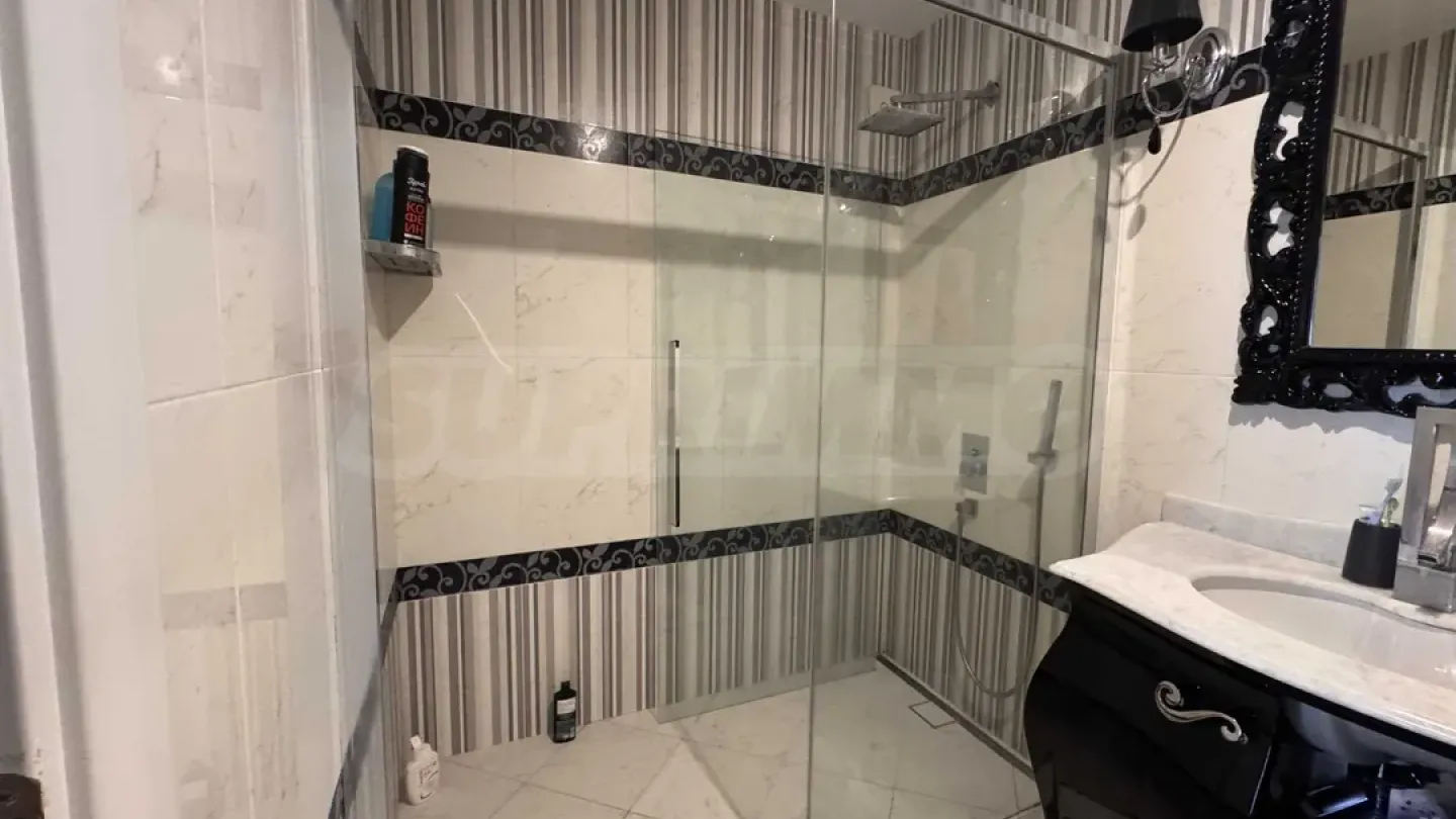 Spacious 3-Bedroom Apartment - Mariitsa Blvd, Plovdiv - Image 1