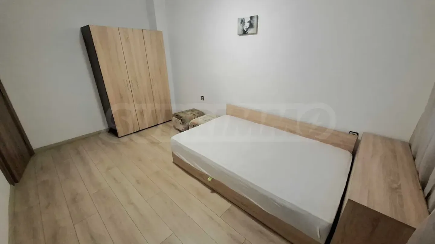 Bright & Functional 3-Bedroom Apartment in Varna's Kolchos Market - Image 1