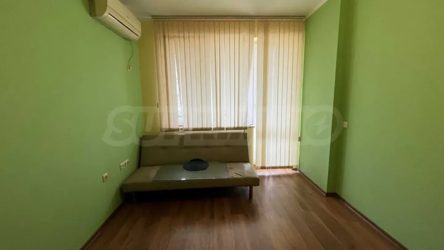 Spacious 3-Bedroom Apartment Near Sea Garden, Burgas - Image 4