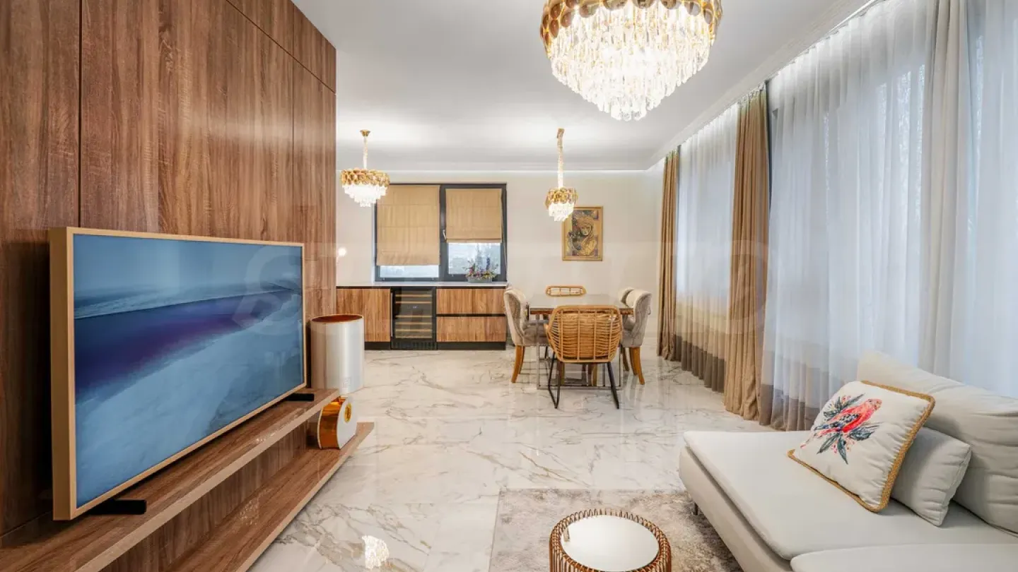 Spacious 3BR Apartment in Kychuk Paris, Plovdiv - Image 4