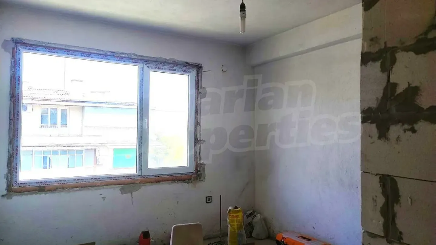 Spacious 3-Bedroom Apartment in Central Stara Zagora for Sale - Image 5