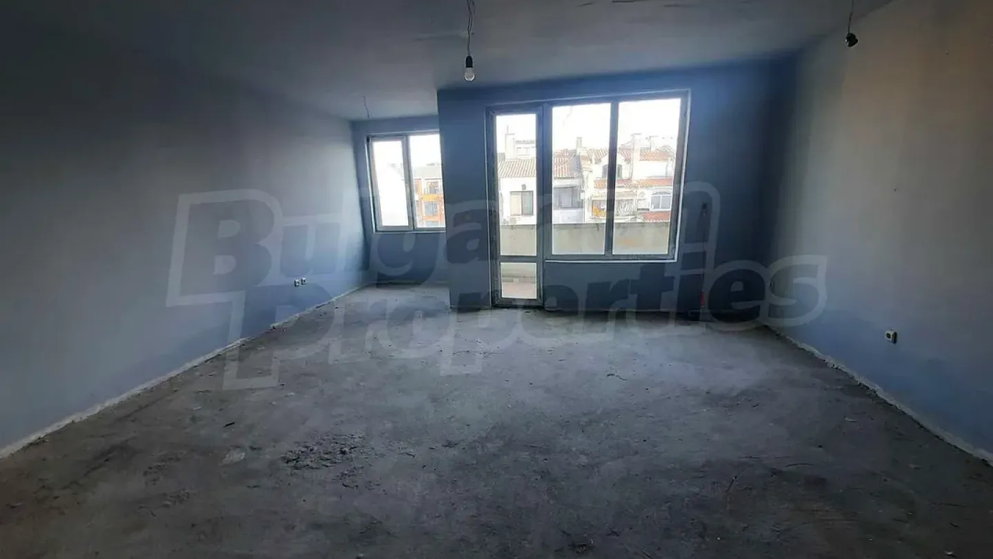 Spacious 2-Bed Apartment in Burgas' Vibrant Vazrazhdane Area - Image 2