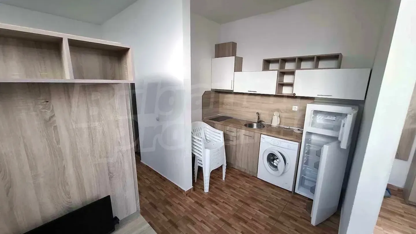 Fully furnished apartment with a private courtyard in Kranevo. - Image 3