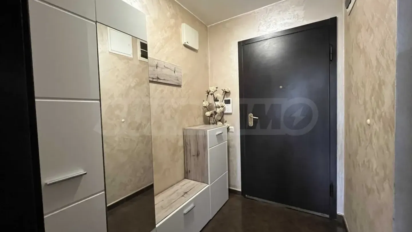Spacious 3-Bedroom Apartment Near Sea Garden, Burgas - Image 1