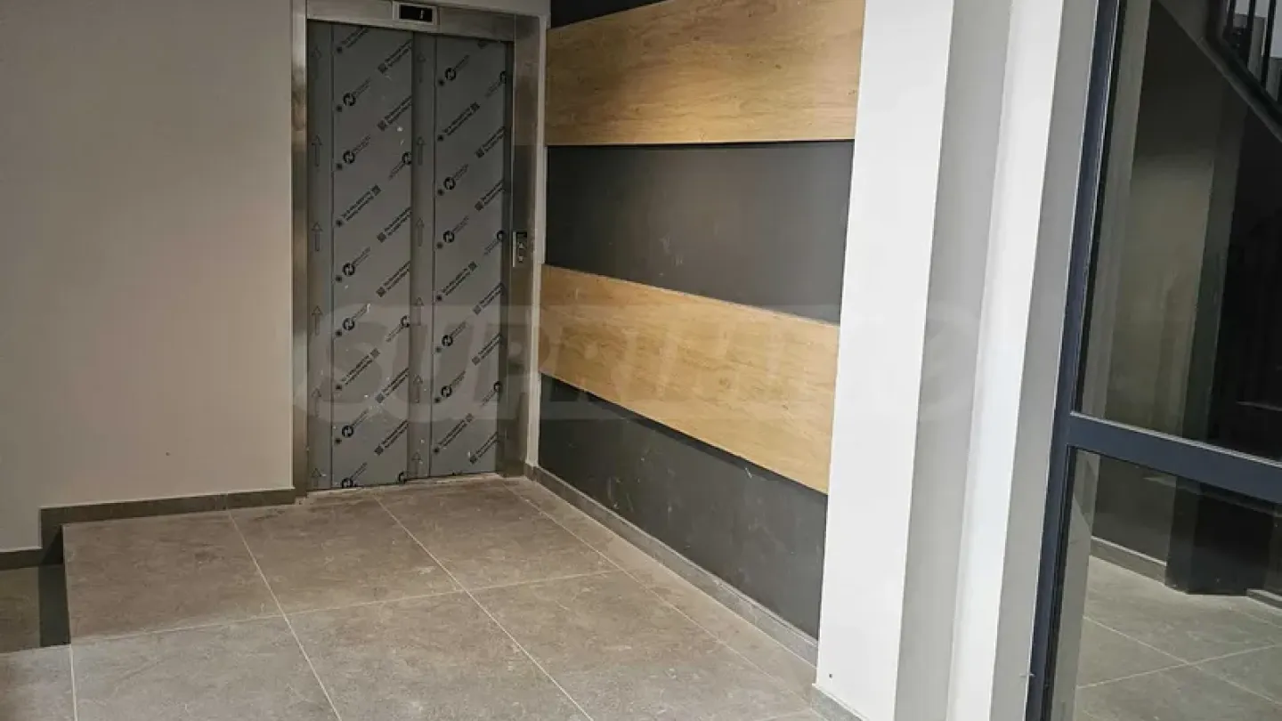 Modern 2-Bedroom Apartment Near Grand Mall, Varna - Image 4