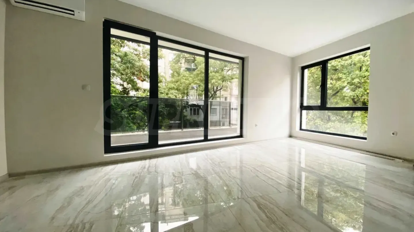 Spacious 2-Bedroom Apartment w/ Parking, Plovdiv - Image 1