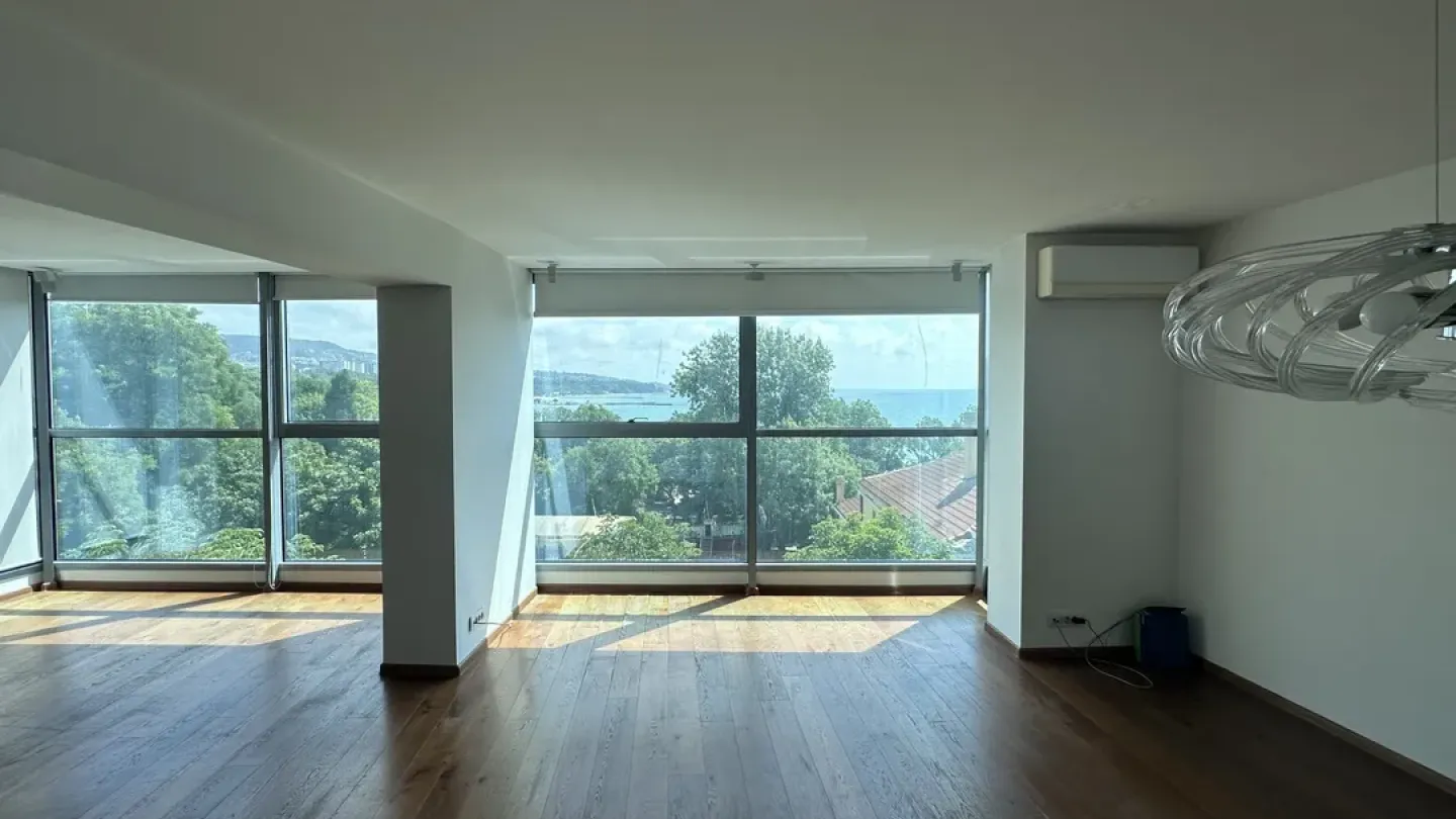 Spacious Apartment with Sea View in Varna's Greek Quarter - Image 5