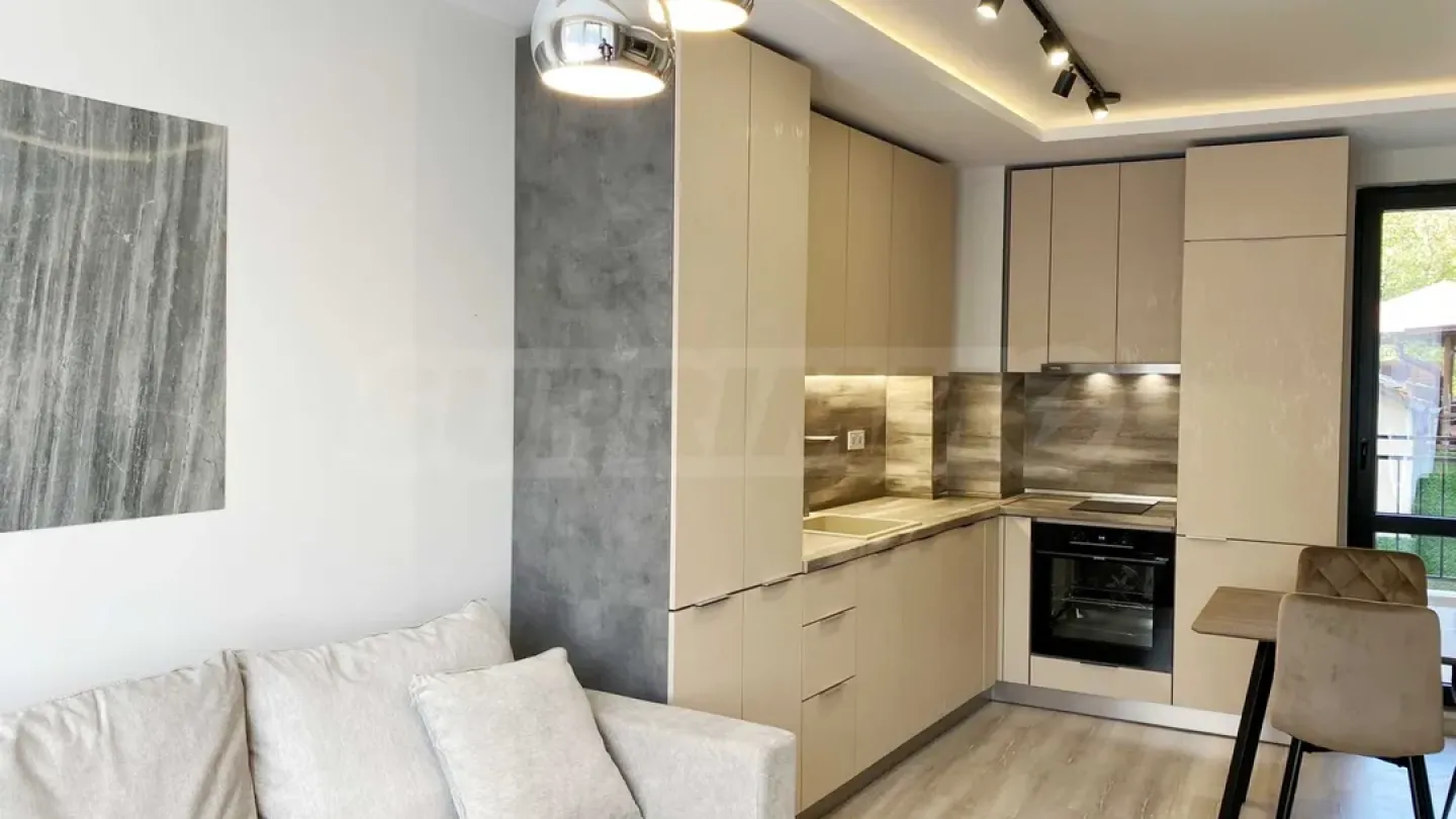 Stylish 3-Bedroom Apartment for Rent in Central Plovdiv - Image 1