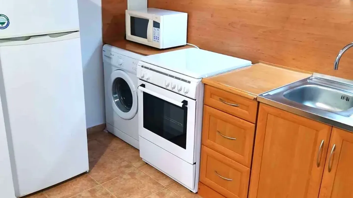 Spacious, Fully Furnished 2-Bedroom Apartment in Plovdiv's Karshiyaka - Image 4