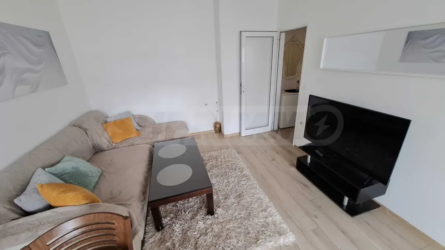 Bright 2-Bedroom Apartment Near Varna City Center - Image 2